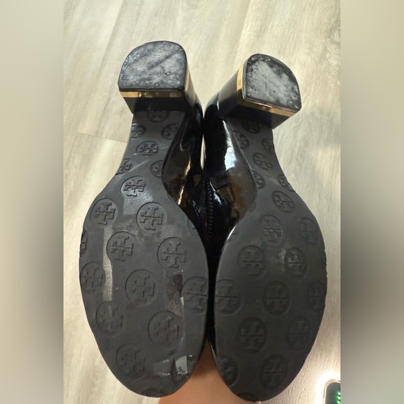 Tory Burch Amy Patent Leather Block Heel Pumps Black Gold Trim Logo Size 8 M - Picture 7 of 13